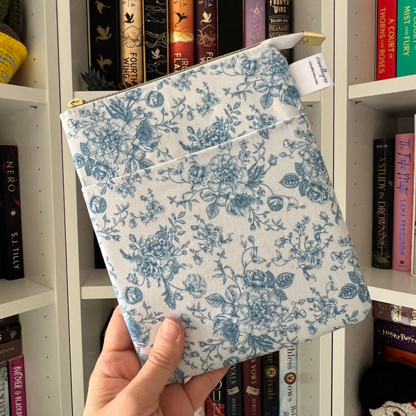 Vintage Blue Floral e-reader Zippered Sleeve